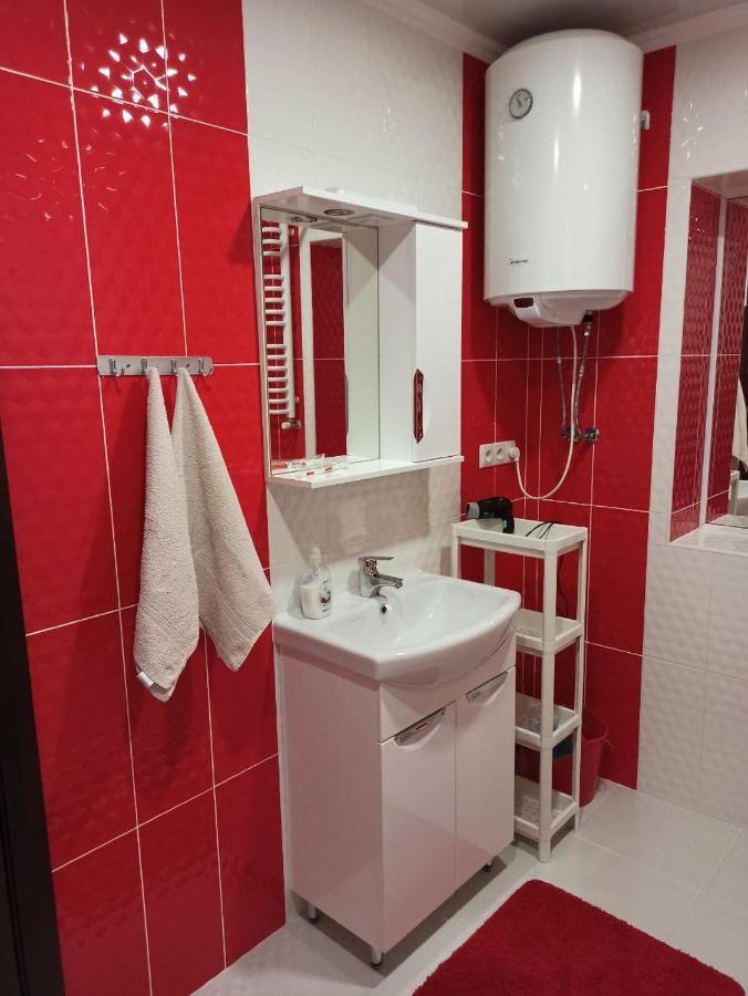 Квартира В Самом Центре Wi-Fi Apartman Csernyivci Kültér fotó