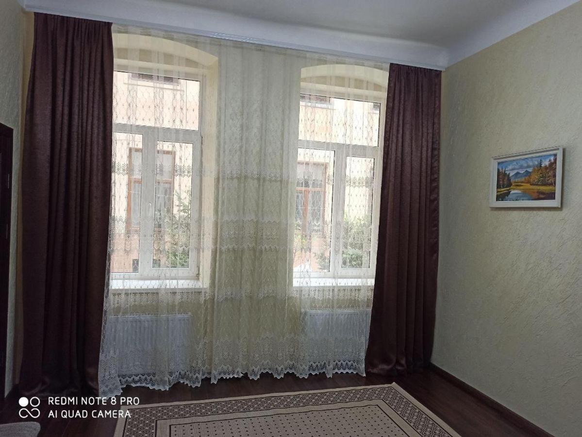 Квартира В Самом Центре Wi-Fi Apartman Csernyivci Kültér fotó
